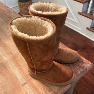 Kid Ugg boots size 13